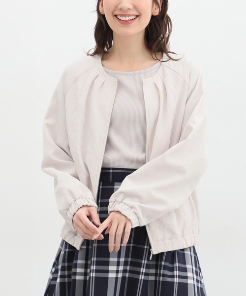 Honeys(ハニーズ)の「ノーカラーブルゾン(ブルゾン・レディース・アイボリー/グレイッシュベージュ/ピンク系その他/オリーブ/ブラック/ベージュ・M/L/S/LL)」の4枚目の写真