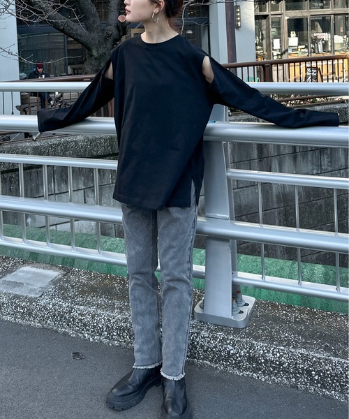 feepur（フェピュール）の「ショルダーカットアウトルーズロンT（Tシャツ/カットソー・レディース・ホワイト×ブラック/ブラック/オフホワイト/ピンク/グレー・MEDIUM）」の22枚目の写真