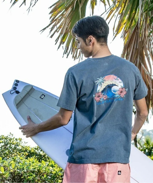 Quiksilver（クイックシルバー）の「RIDING TODAY ST/クイックシルバーバックプリントレギュラーフィット半袖Tシャツ（Tシャツ/カットソー・メンズ・チャコールグレー/イエロー/ホワイト/ネイビー・MEDIUM/X-LARGE/LARGE/SMALL）」の3枚目の写真