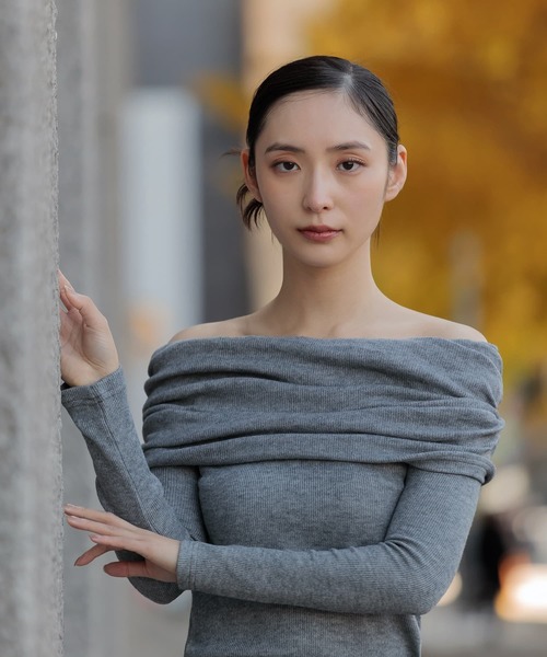 Leja(レジャ)の「【LEJA】オフショルダーニットトップス 20代 30代(ニット/セーター・レディース・ホワイト/グレー・FREE)」の8枚目の写真