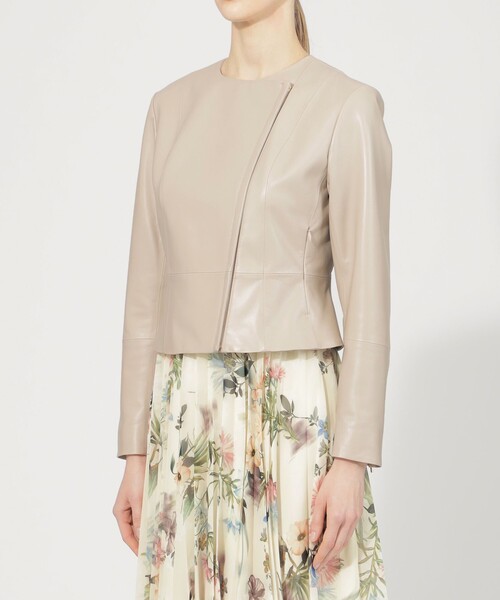 EPOCA（エポカ）の「ソフトシープレザー　ジャケット（ライダースジャケット・レディース・ブラウン系その他5/ベージュ・40）」の13枚目の写真