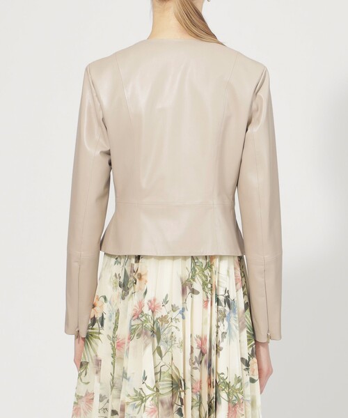 EPOCA（エポカ）の「ソフトシープレザー　ジャケット（ライダースジャケット・レディース・ブラウン系その他5/ベージュ・40）」の7枚目の写真