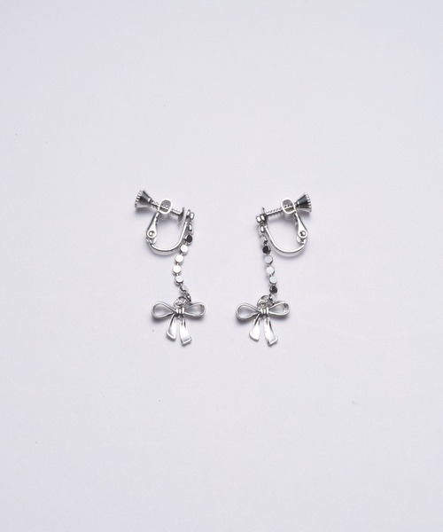 one after another NICE CLAUP（ワンアフターアナザーナイスクラップ）の「ロングリボンピアス/イヤリング（イヤリング・レディース・ゴールド/シルバー/シルバー系その他/ゴールド系その他・FREE）」の7枚目の写真