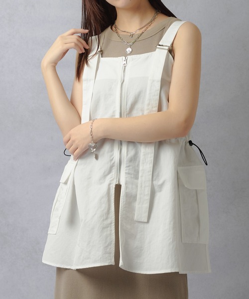 Lull（ルル）の「【Lull / ルル】待望の再入荷！★ミリタリージップベスト（キャミソール・レディース・ブラック/カーキ/オフホワイト・ONESIZE）」の2枚目の写真