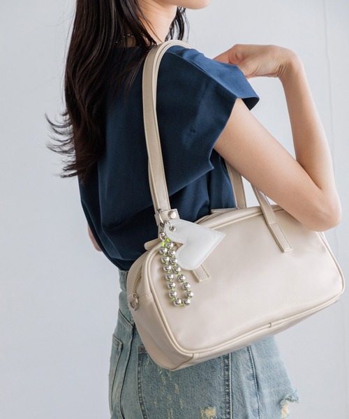 LOWRYS FARM（ローリーズファーム）の「ワイドボストンバック  102047（ハンドバッグ・レディース・ブラック/アイボリー・FREE）」の2枚目の写真