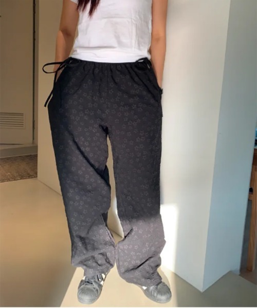 by muni:r(バイ ムニール)の「フラワーエンボスバンディングパンツ(その他パンツ・レディース・ホワイト/ブラック/クリーム・FREE)」の14枚目の写真