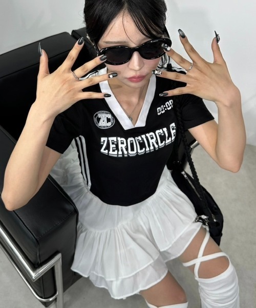 XU(エックスユー)の「ストリートファッション XU エックスユー sporty track crop tee 半袖Tシャツ 半袖トップス クロップTシャツ ロゴTシャツ トラッックTシャツ スポーティートップス 韓国ファッション 韓国ストリート ストリートブランド ブロークコア ブロケットコア(Tシャツ/カットソー・レディース・ブラック・ONE SIZE)」の4枚目の写真