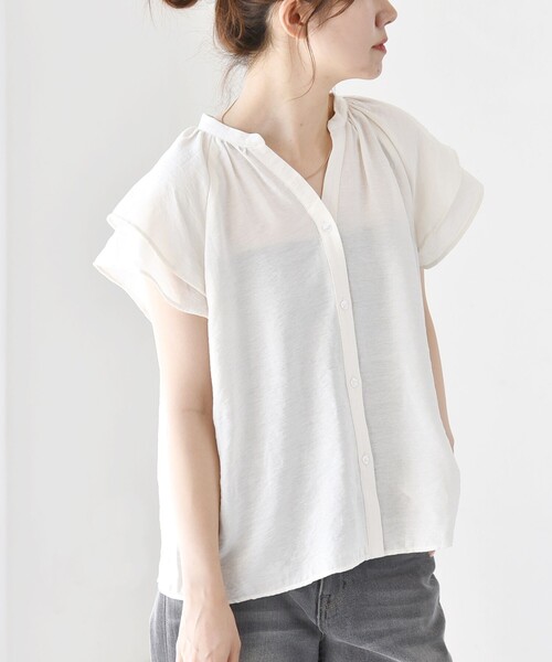 quaranciel(カランシエル)の「quaranciel:〈手洗い可能〉スキッパー フレア ハーフスリーブ ブラウス(シャツ/ブラウス・レディース・ブラウン/オフホワイト/ブラック・ONE SIZE)」の2枚目の写真