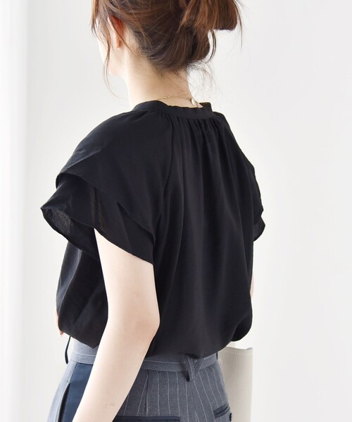 quaranciel(カランシエル)の「quaranciel:〈手洗い可能〉スキッパー フレア ハーフスリーブ ブラウス(シャツ/ブラウス・レディース・ブラウン/オフホワイト/ブラック・ONE SIZE)」の4枚目の写真