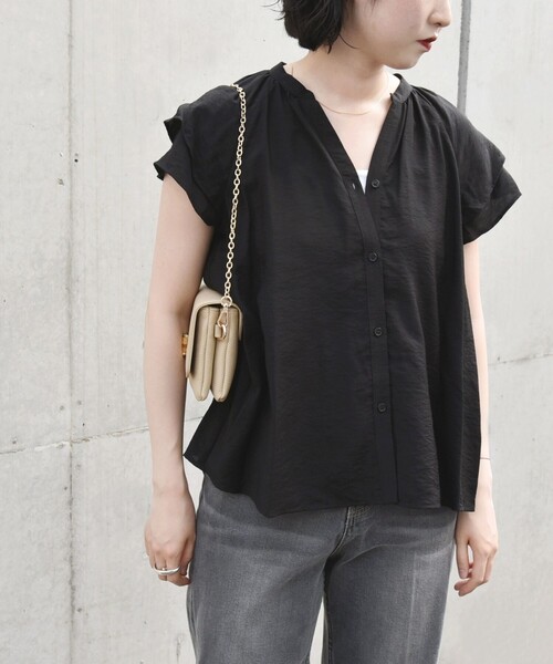 quaranciel(カランシエル)の「quaranciel:〈手洗い可能〉スキッパー フレア ハーフスリーブ ブラウス(シャツ/ブラウス・レディース・ブラウン/オフホワイト/ブラック・ONE SIZE)」の7枚目の写真