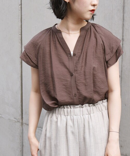 quaranciel(カランシエル)の「quaranciel:〈手洗い可能〉スキッパー フレア ハーフスリーブ ブラウス(シャツ/ブラウス・レディース・ブラウン/オフホワイト/ブラック・ONE SIZE)」の13枚目の写真