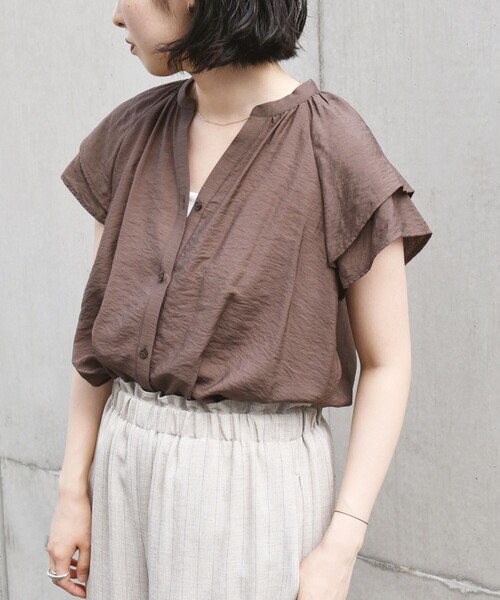 quaranciel(カランシエル)の「quaranciel:〈手洗い可能〉スキッパー フレア ハーフスリーブ ブラウス(シャツ/ブラウス・レディース・ブラウン/オフホワイト/ブラック・ONE SIZE)」の14枚目の写真