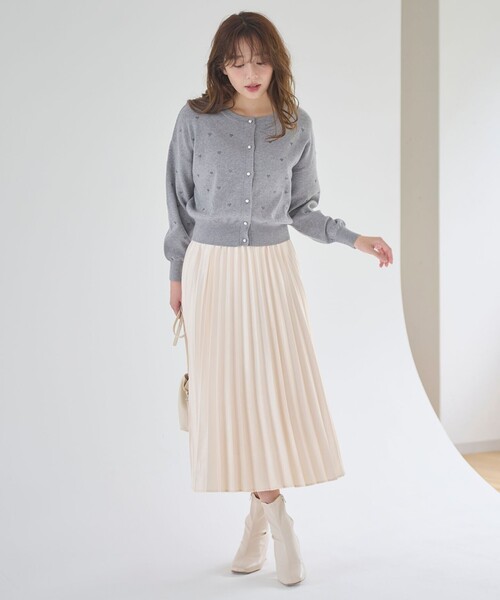 Feroux(フェルゥ)の「サテン プリーツスカート(スカート・レディース・アイボリー系/グレー系/ブルー系・1/2)」の5枚目の写真