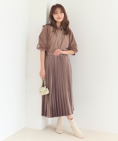 Feroux(フェルゥ)の「サテン プリーツスカート(スカート・レディース・アイボリー系/グレー系/ブルー系・1/2)」の12枚目の写真