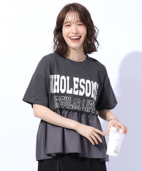 Cutie Blonde（キューティーブロンド）の「一枚でこなれ見え 裾フリル切り替えTシャツ（Tシャツ/カットソー・レディース・ホワイト系/チャコールグレー/モスグリーン・02/03/04）」の2枚目の写真