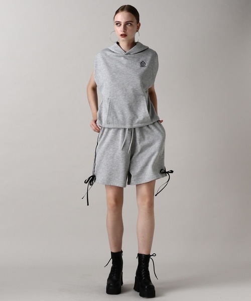 FOREVER 21(フォーエバー トゥエンティーワン)の「【2024FW】フーディー裏毛ノースリーブスウェット(スウェット・レディース・ブラック/グレー・FREE)」の3枚目の写真