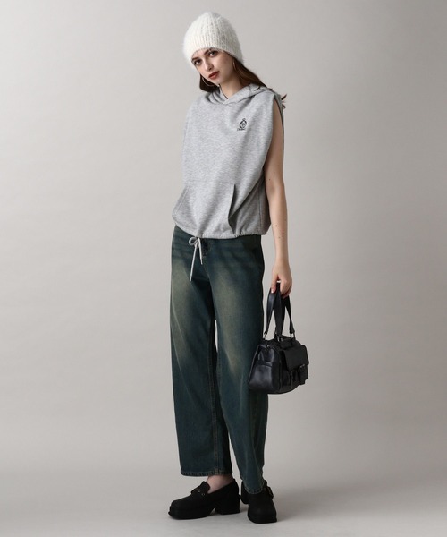 FOREVER 21(フォーエバー トゥエンティーワン)の「【2024FW】フーディー裏毛ノースリーブスウェット(スウェット・レディース・ブラック/グレー・FREE)」の4枚目の写真