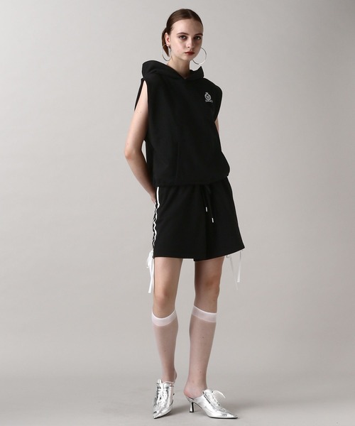 FOREVER 21(フォーエバー トゥエンティーワン)の「【2024FW】フーディー裏毛ノースリーブスウェット(スウェット・レディース・ブラック/グレー・FREE)」の8枚目の写真