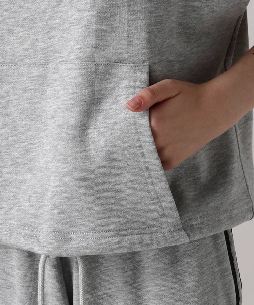 FOREVER 21(フォーエバー トゥエンティーワン)の「【2024FW】フーディー裏毛ノースリーブスウェット(スウェット・レディース・ブラック/グレー・FREE)」の17枚目の写真