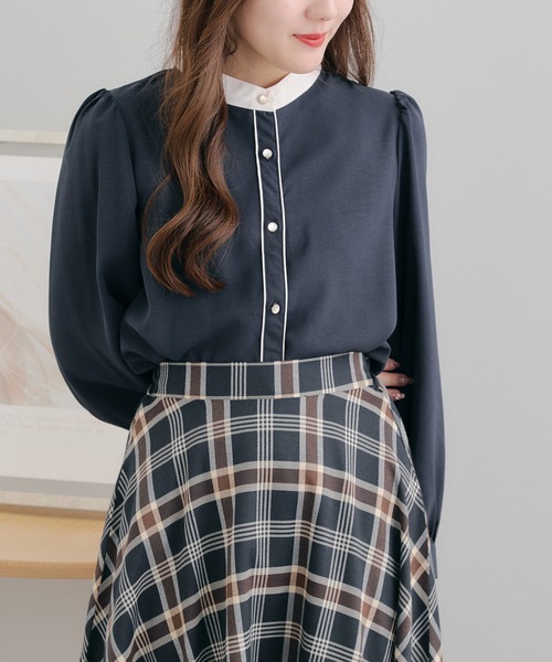 Another Branch olive des olive(アナザーブランチオリーブデオリーブ)の「【オフィスにも】配色パール釦ブラウス(シャツ/ブラウス・レディース・アイボリー/ライトブルーグレー/ネイビー/ドット・FREE)」の1枚目の写真