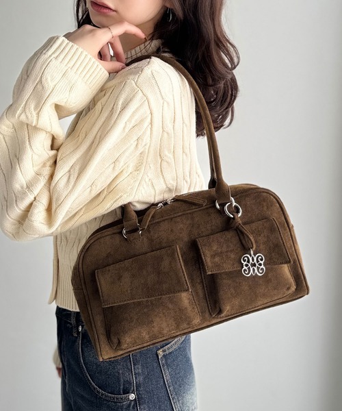 【milybilet】トレンド感と実用性を贅沢に詰め込んだ、理想の一品。チャーム付きショルダーバッグ