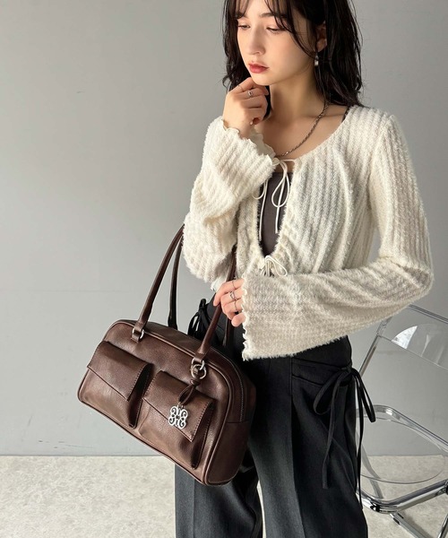 【milybilet】トレンド感と実用性を贅沢に詰め込んだ、理想の一品。チャーム付きショルダーバッグ