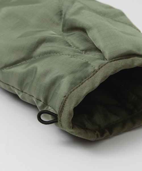 Alpha Industries（アルファインダストリーズ）の「ALPHA INDUSTRIES×URBAN RESEARCH iD　別注M65 PARKA（モッズコート・メンズ・ブラック/カーキ・SMALL/LARGE/MEDIUM/XS size）」の13枚目の写真
