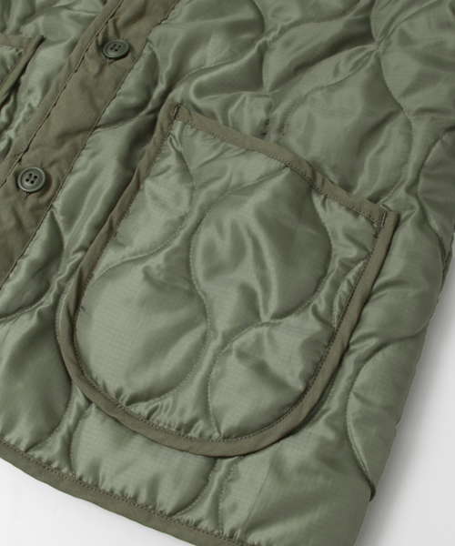 Alpha Industries（アルファインダストリーズ）の「ALPHA INDUSTRIES×URBAN RESEARCH iD　別注M65 PARKA（モッズコート・メンズ・ブラック/カーキ・SMALL/LARGE/MEDIUM/XS size）」の14枚目の写真