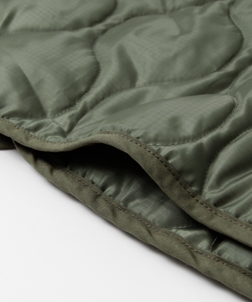 Alpha Industries（アルファインダストリーズ）の「ALPHA INDUSTRIES×URBAN RESEARCH iD　別注M65 PARKA（モッズコート・メンズ・ブラック/カーキ・SMALL/LARGE/MEDIUM/XS size）」の5枚目の写真