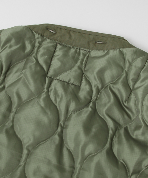 Alpha Industries（アルファインダストリーズ）の「ALPHA INDUSTRIES×URBAN RESEARCH iD　別注M65 PARKA（モッズコート・メンズ・ブラック/カーキ・SMALL/LARGE/MEDIUM/XS size）」の6枚目の写真