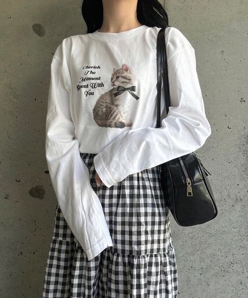 merrylatte（メリーラテ）の「ねこリボン英字プリントロングTシャツ（Tシャツ/カットソー・レディース・ホワイト・MEDIUM/LARGE/SMALL）」の2枚目の写真