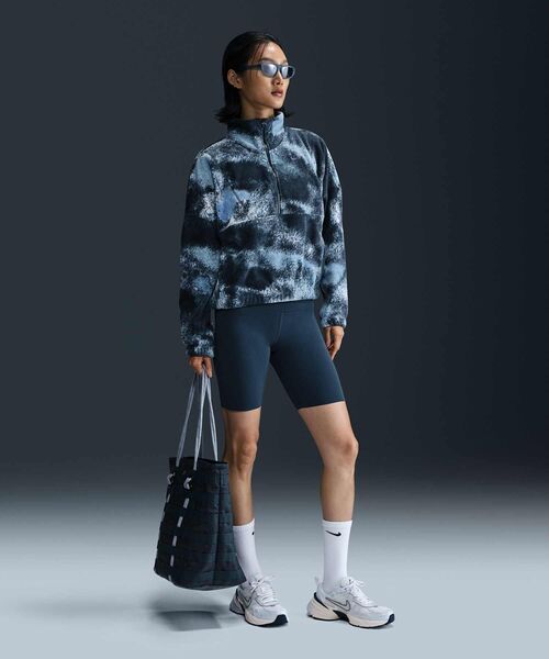 NIKE（ナイキ）の「ナイキ ワン ウィメンズ Therma-FIT オーバーサイズド 1/2ジップ フリース プリント トップ / Nike One Women's Therma-FIT Oversized 1/2-Zip Fleece Printed Top FZ6970-478 Armory Navy（スウェット・レディース・ブルー系その他・L/M/S/XL/XS）」の11枚目の写真