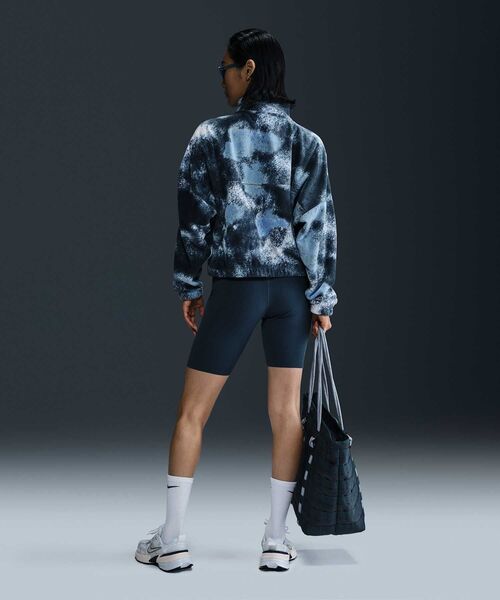 NIKE（ナイキ）の「ナイキ ワン ウィメンズ Therma-FIT オーバーサイズド 1/2ジップ フリース プリント トップ / Nike One Women's Therma-FIT Oversized 1/2-Zip Fleece Printed Top FZ6970-478 Armory Navy（スウェット・レディース・ブルー系その他・L/M/S/XL/XS）」の10枚目の写真