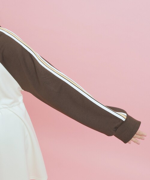 PINK-latte(ピンクラテ)の「ドローコード付きジャージワンピース(ワンピース・キッズ・アイボリー/ブラック・16/14/15 )」の8枚目の写真