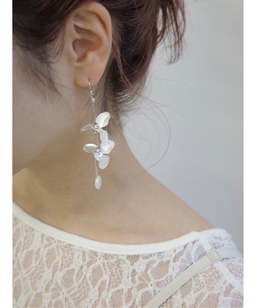 JUMELLE（ジュメロ）の「【結婚式/オケージョン】silver flower pierce（ピアス（両耳用）・レディース・シルバー・FREE）」の3枚目の写真