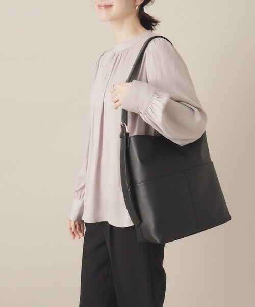 ITS'DEMO（イッツデモ）の「◆【A4対応】ワンハンドルバケツショルダー（ショルダーバッグ・レディース・ライトベージュ/ブラック/ナチュラル・00）」の4枚目の写真