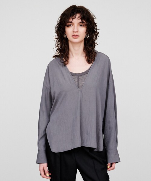 cloenc（クロエンス）の「【手洗い可】スキッパーシャツブラウス（シャツ/ブラウス・レディース・ホワイト/グレー/ピンク・02）」の2枚目の写真