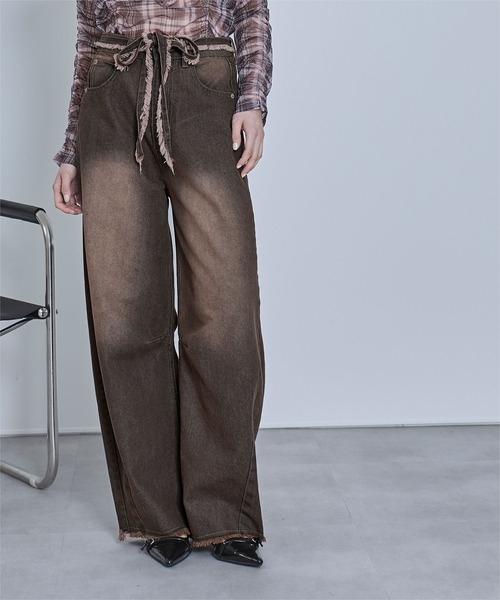 miette（ミエット）の「ウエストリボンカーブラインデニムパンツ（デニムパンツ・レディース・ライトブルー/ブラウン・S/M）」の2枚目の写真