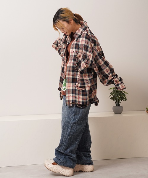 1111clothing(ワンフォークロージング)の「グランジ加工 ダメージ ヘビーチェックシャツ / Grunge effect, damaged, heavy check shirt(シャツ/ブラウス・メンズ・ベージュ/ブラック・M/L)」の16枚目の写真