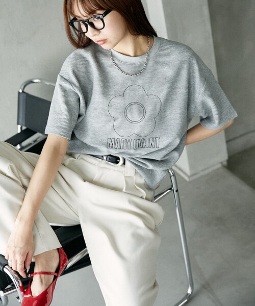 PUBLUX(パブリュクス)の「MARY QUANT × PUBLUX/マリークワント 刺繍 ワッフルTシャツ 限定展開(Tシャツ/カットソー・レディース・ブラック/グレー/ナチュラル・フリ-)」の5枚目の写真