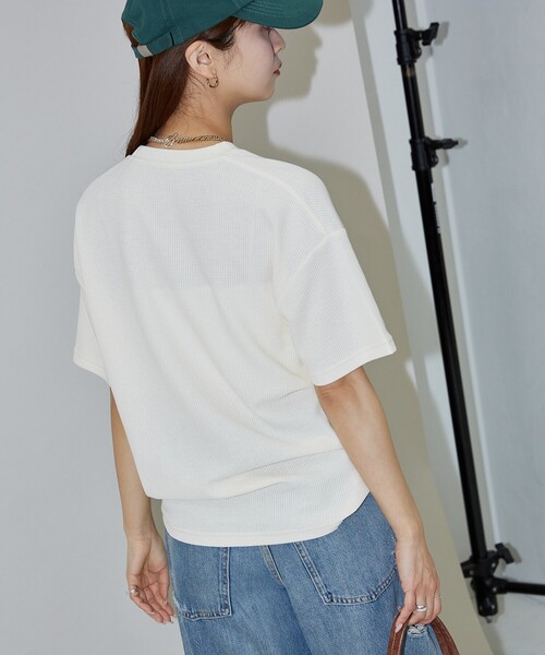 PUBLUX(パブリュクス)の「MARY QUANT × PUBLUX/マリークワント 刺繍 ワッフルTシャツ 限定展開(Tシャツ/カットソー・レディース・ブラック/グレー/ナチュラル・フリ-)」の21枚目の写真