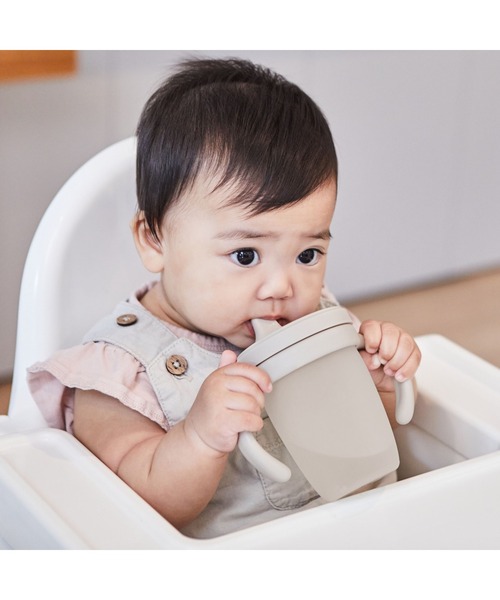 b.box(ビーボックス)の「b.box/ Silicone Spout Cup+Handle シリコンスパウトカップ+ハンドル(マグ/哺乳瓶/お食事グッズ・キッズ・ベージュ/セージグリーン/グレイッシュブルー/ベビーピンク・ONESIZE)」の2枚目の写真