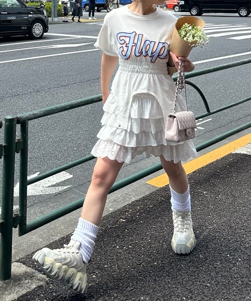 Alley Tokyo(アリートーキョー)の「シャーリング裾ぴろんT(Tシャツ/カットソー・レディース・スミクロ/オフホワイト・FREE)」の14枚目の写真