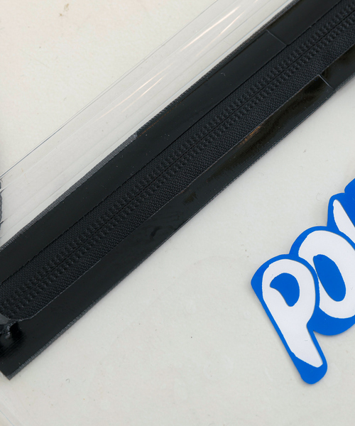 POLeR（ポーラー）の「【POLeR/ポーラー】PVC MOBILE SACOCHE/モバイルサコッシュ/ユニセックス（ショルダーバッグ・メンズ・ブラック/オレンジ・フリー）」の5枚目の写真