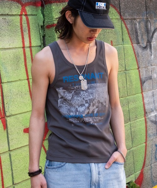 WEGO（ウィゴー）の「WEGO/グラフィックリブタンクトップ（タンクトップ・メンズ・ブラック/オフホワイト/スミクロ・MEDIUM/LARGE）」の3枚目の写真