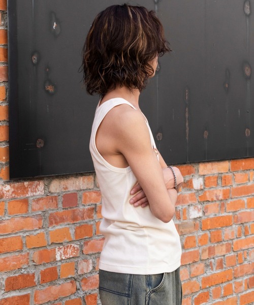 WEGO（ウィゴー）の「WEGO/グラフィックリブタンクトップ（タンクトップ・メンズ・ブラック/オフホワイト/スミクロ・MEDIUM/LARGE）」の19枚目の写真