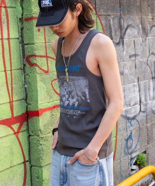 WEGO（ウィゴー）の「WEGO/グラフィックリブタンクトップ（タンクトップ・メンズ・ブラック/オフホワイト/スミクロ・MEDIUM/LARGE）」の10枚目の写真