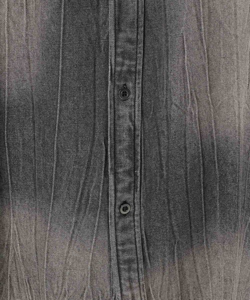 LAND MUSEUM（ランドミュージアム）の「LAND MUSEUM／ダメージデニム半袖シャツ（シャツ/ブラウス・メンズ・ブラック/ブルー・MEDIUM/LARGE）」の10枚目の写真