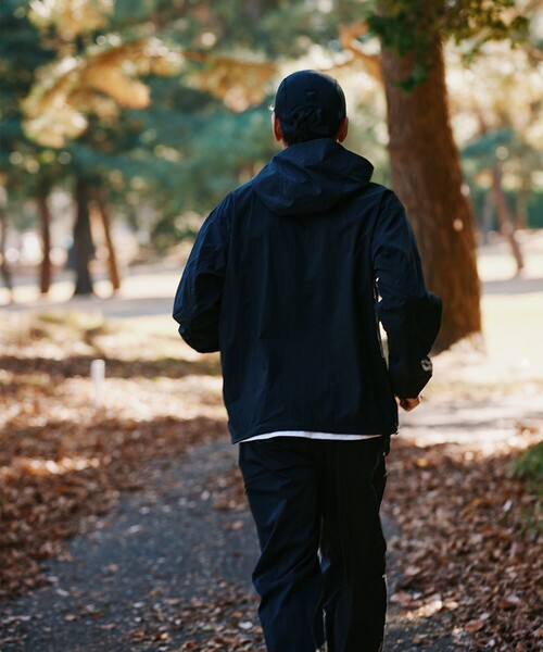 BEAMS GOLF（ビームスゴルフ）の「B.G.THREE / ALL-TIME ナイロン アノラックパーカー（ブルゾン・メンズ・ネイビー/ブラック・MEDIUM/X-LARGE/LARGE）」の19枚目の写真