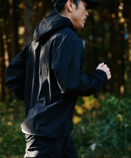BEAMS GOLF（ビームスゴルフ）の「B.G.THREE / ALL-TIME ナイロン アノラックパーカー（ブルゾン・メンズ・ネイビー/ブラック・MEDIUM/X-LARGE/LARGE）」の20枚目の写真